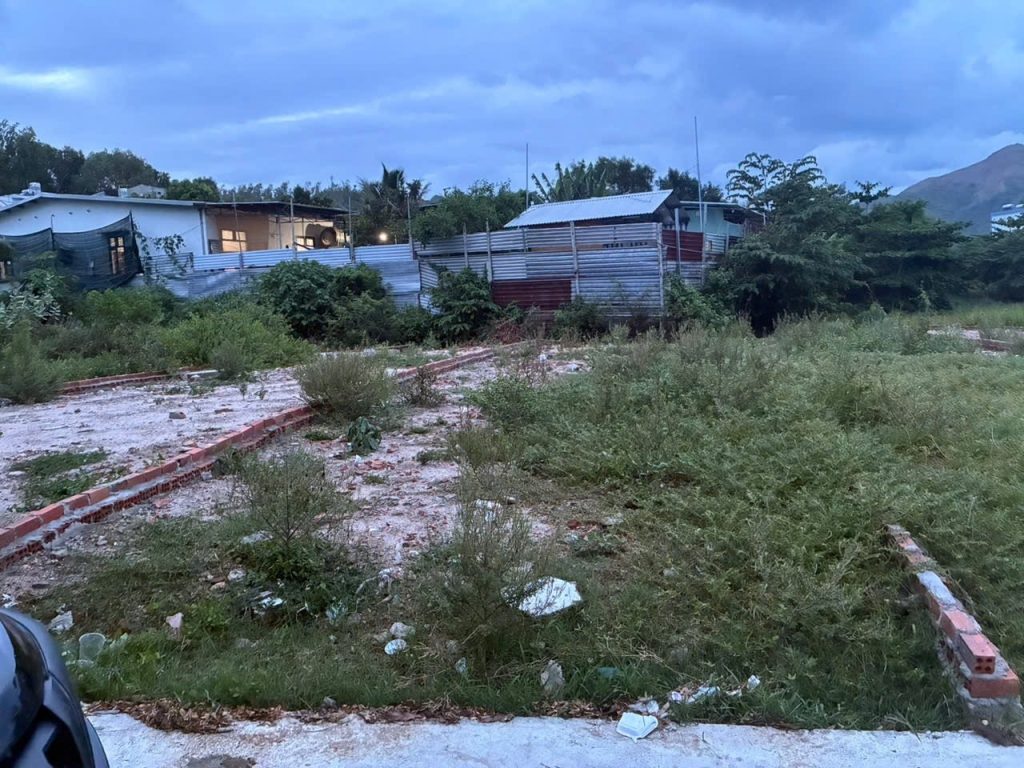 Đất bán thôn Hòn Nghê Nha Trang 109,6m², đất sâu 22,8m, xây được nhà có sân - ảnh 1