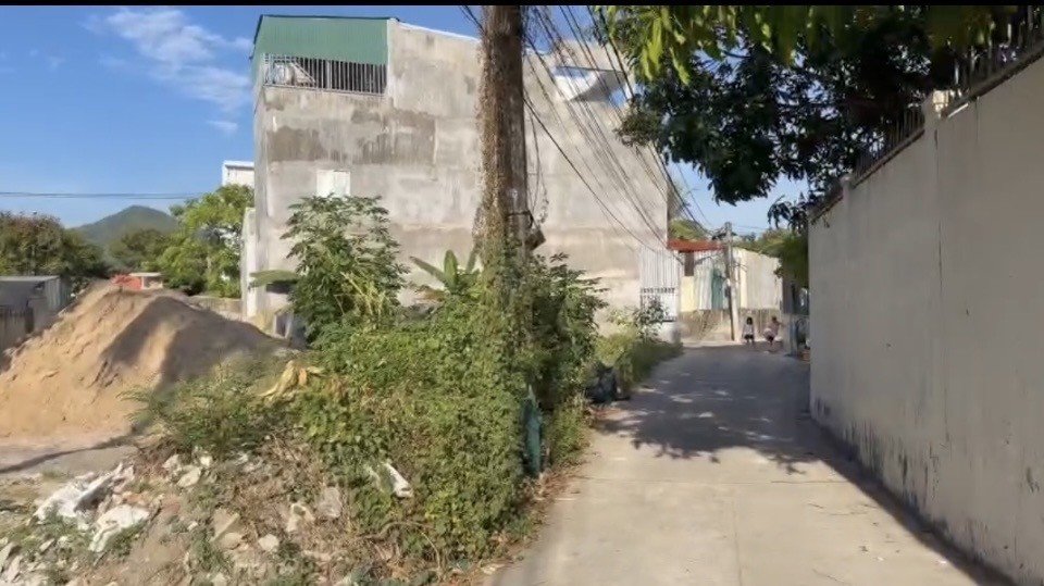 Đất bán đại lộ Nguyễn Tất Thành Nha Trang 570m², hai mặt tiền, chia được 4 lô - ảnh 1