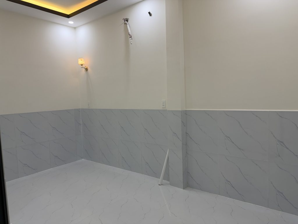 Nhà bán mặt tiền Bùi Huy Bích Nha Trang 60m², 3 tầng 5 phòng ngủ, khu Hòn Xện - ảnh 1