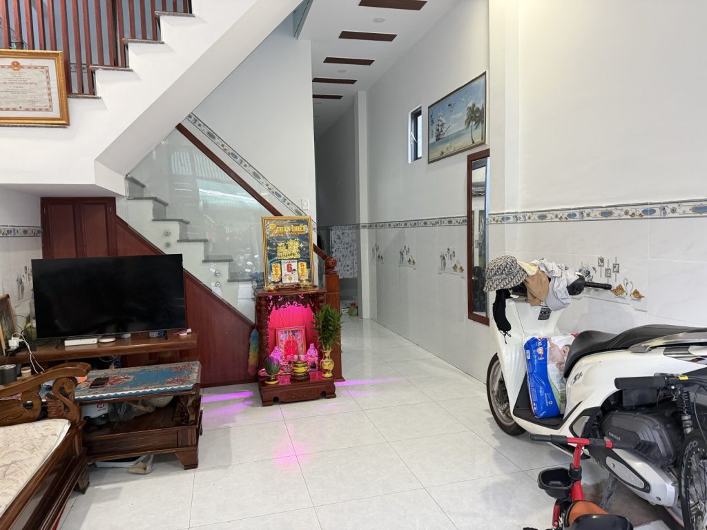 Nhà bán sát mặt tiền Phạm Văn Đồng Nha Trang 52m², nhà mới, vài bước ra biển - ảnh 1