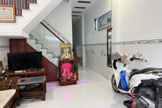 Nhà bán sát mặt tiền Phạm Văn Đồng Nha Trang 52m², nhà mới, vài bước ra biển