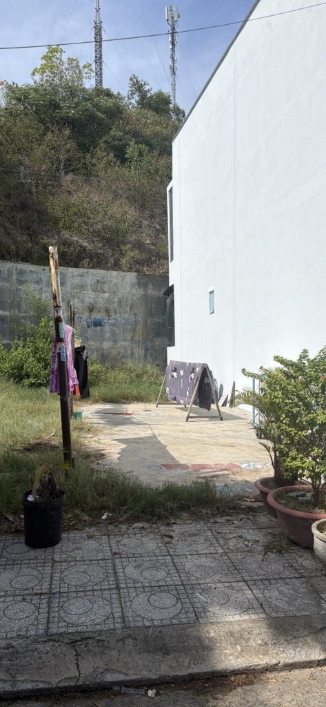 Đất bán sát Phạm Văn Đồng Nha Trang 50m², cách mặt biển đúng hai căn nhà - ảnh 1