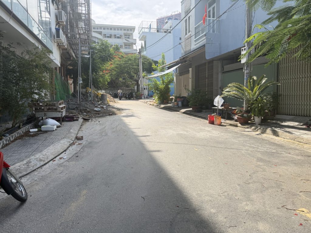 Đất bán sát Phạm Văn Đồng Nha Trang 50m², cách mặt biển đúng hai căn nhà - ảnh 2