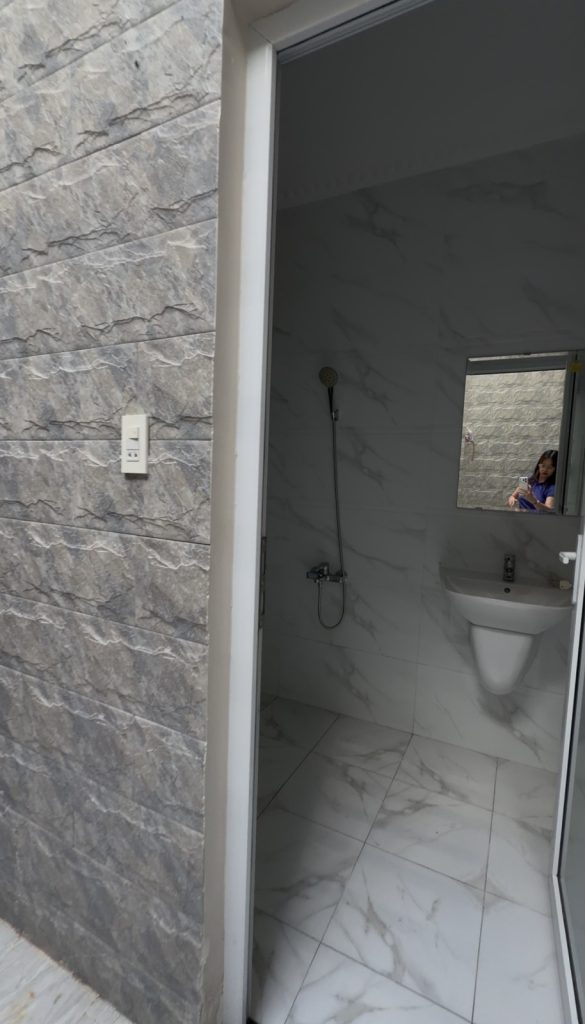 Nhà bán đường Bùi Huy Bích Vĩnh Hòa Nha Trang 84m², 3 tầng 5 phòng, ra biển 700m - ảnh 1