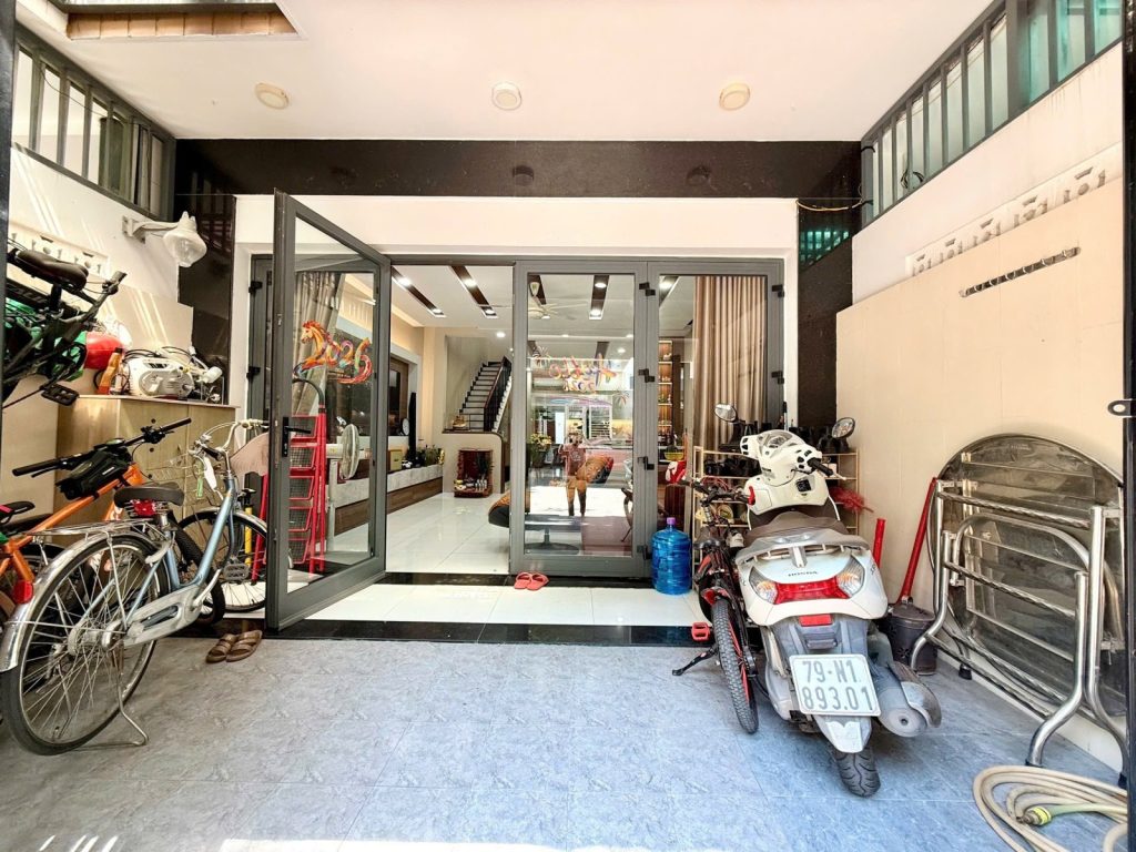 Nhà bán khu đô thị Lê Hồng Phong 1 Nha Trang 100m², 3 tầng 4 phòng ngủ - ảnh 1