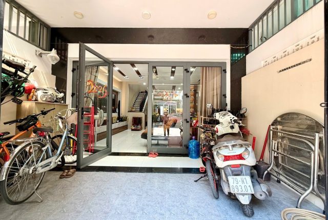 Nhà bán khu đô thị Lê Hồng Phong 1 Nha Trang 100m², 3 tầng 4 phòng ngủ