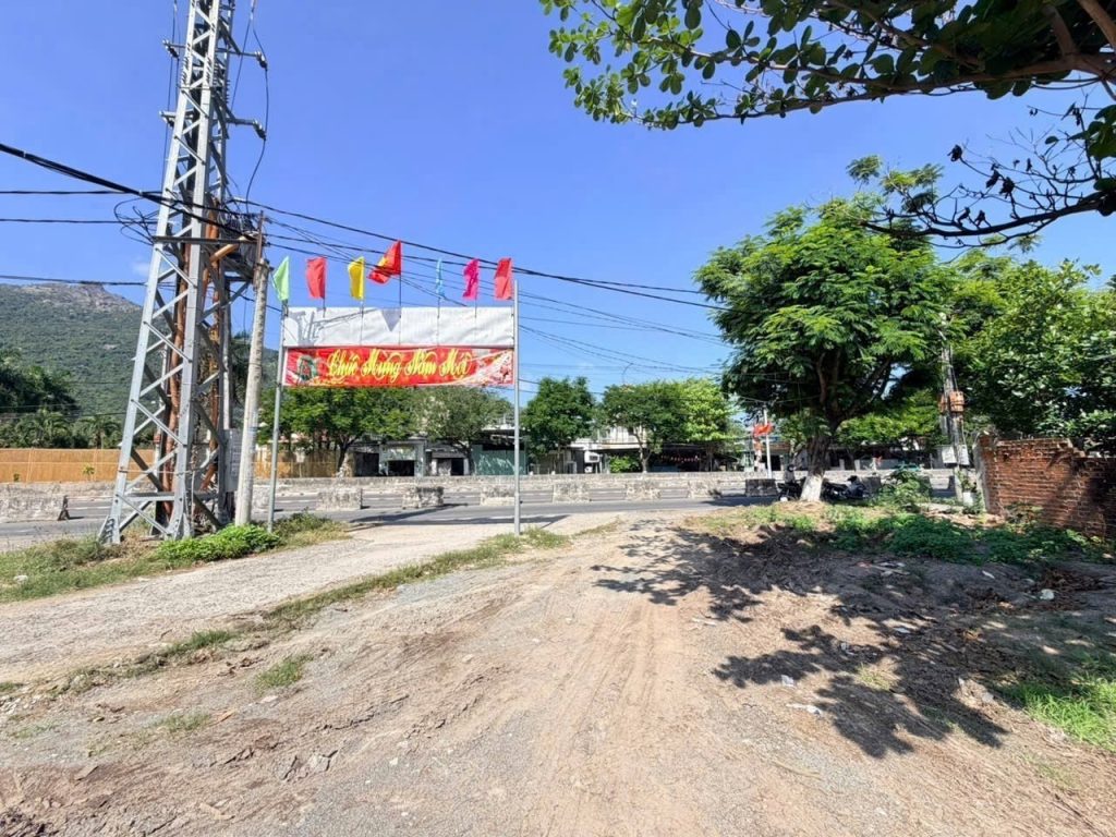 Đất bán khu Nguyễn Tất Thành Nha Trang 128,2m², ngang 6m, đất vuông vức - ảnh 1