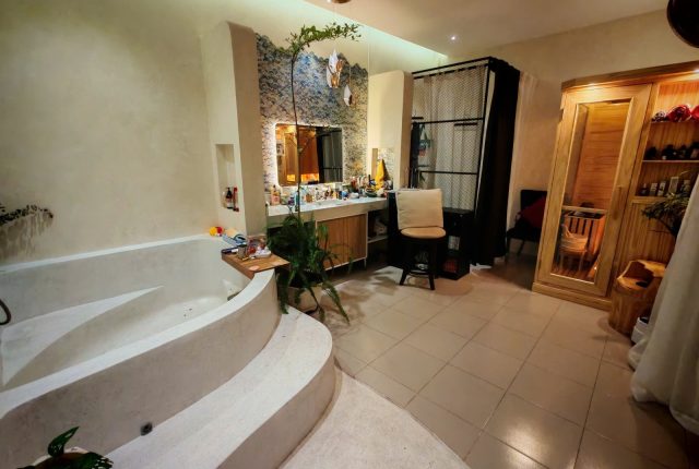 Nhà bán đường 2 Tháng 4 Vĩnh Hải Nha Trang 83m², homestay 3 tầng, thu 20 triệu