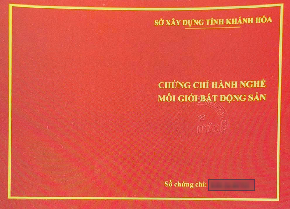Bìa chứng chỉ hành nghề môi giới bất động sản của Sở Xây dựng tỉnh Khánh Hòa