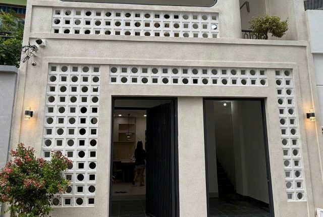 Nhà đường Ngô Đến Nha Trang 6 tỷ, 2 căn hộ riêng, dòng tiền 31 triệu/tháng
