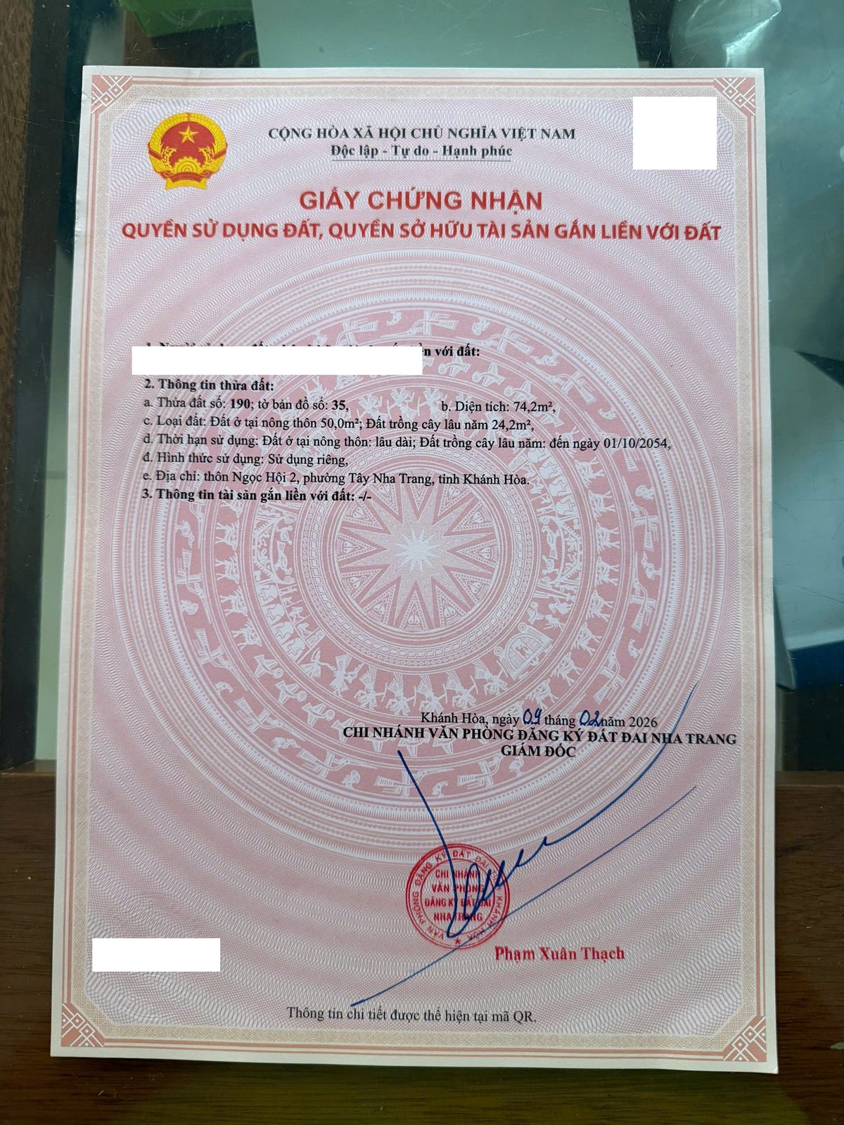 Trang thông tin thửa đất của giấy chứng nhận ghi diện tích 74,2m2 gồm đất ở nông thôn 50m2 và đất trồng cây lâu năm 24,2m2