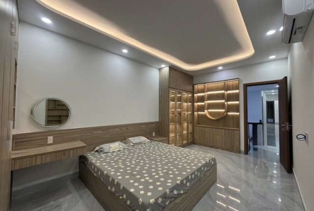 Nhà 2 tầng đường Hoàng Diệu, Nha Trang 97,4m², đi bộ ra biển, đang cho thuê
