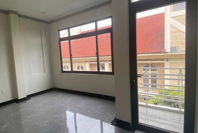 Nhà 4 tầng mặt tiền đường Lê Lai, trung tâm Nha Trang 42,2m²