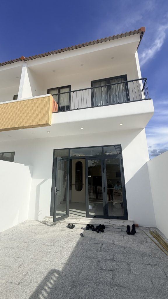 Nhà 2 tầng Đông Dinh, Diên Toàn, Diên Khánh 90,6m² ngang 5,7m, ô tô ngủ trong nhà - ảnh 1