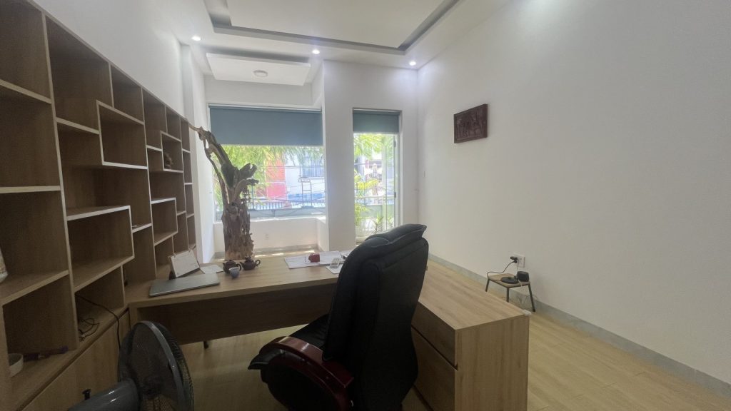 Nhà 2 tầng mặt tiền Hoàng Văn Thụ, Nha Trang 112m², 6 phòng làm việc - ảnh 2