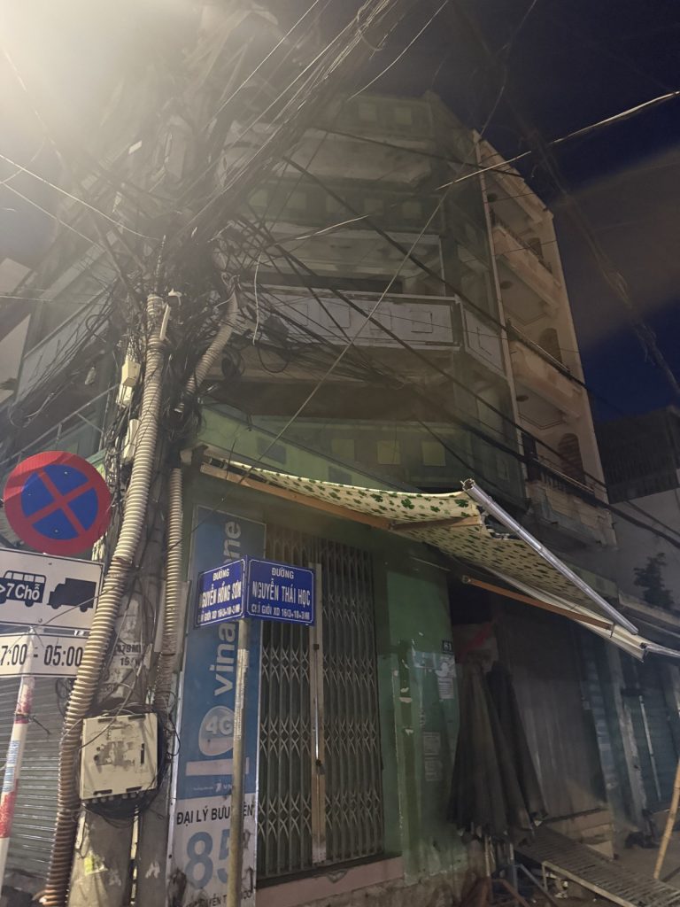 Nhà 4 tầng lô góc ngã tư Nguyễn Thái Học, Nha Trang 28m², có 3 ki-ốt cho thuê - ảnh 4