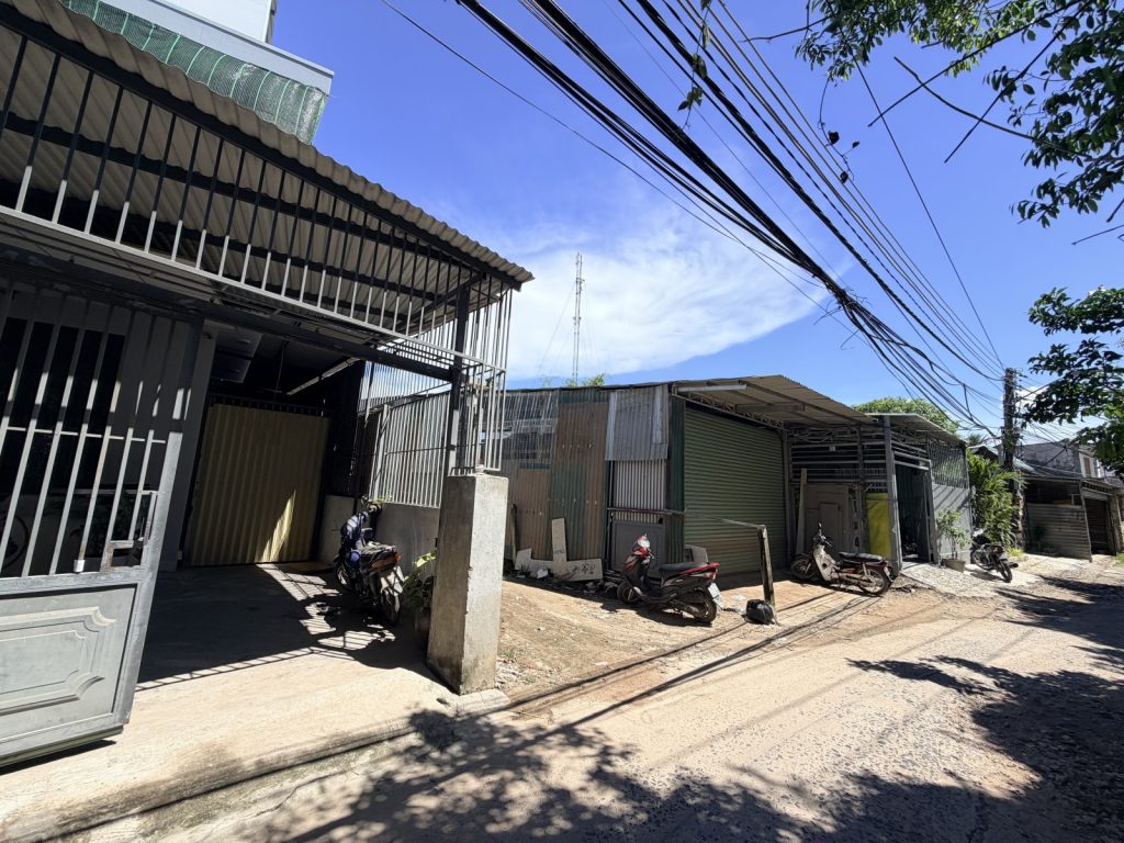 Nhà 2 tầng Lư Cấm, Nha Trang 210m² ngang 10,3m, đất rộng - ảnh 2