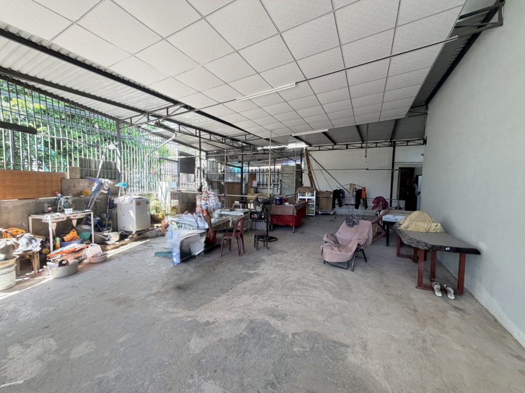 Nhà 2 tầng Lư Cấm, Nha Trang 210m² ngang 10,3m, đất rộng - ảnh 3