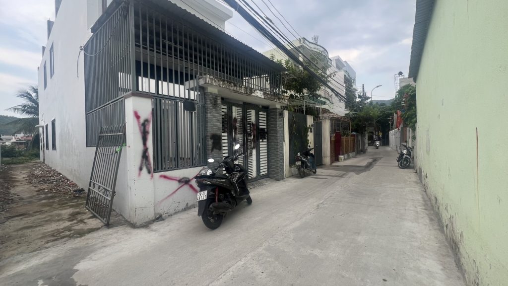Đất full thổ cư tổ 30 Bình Tân, Nam Nha Trang 120m² ngang 6,8m, có nhà cấp 4 - ảnh 1
