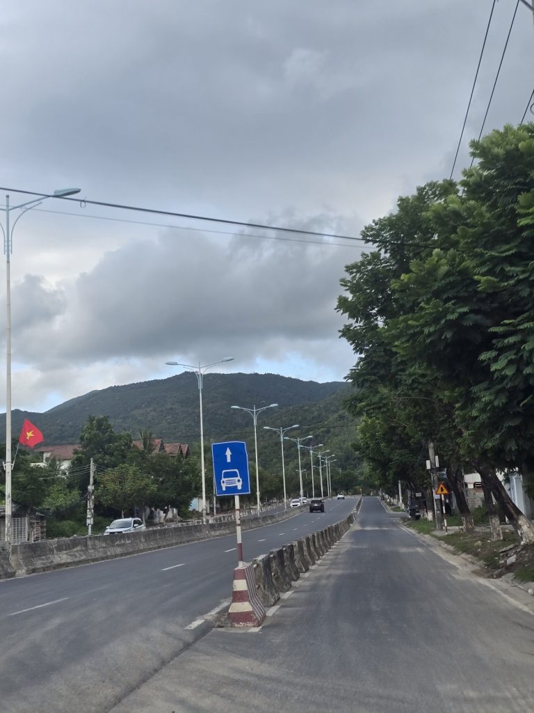 Đất mặt tiền đại lộ Nguyễn Tất Thành, Nam Nha Trang 1.952m² ngang 30m - ảnh 1