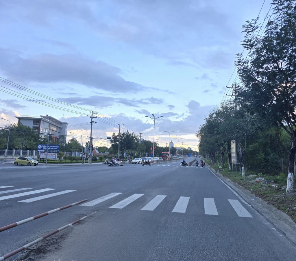 Đất mặt tiền đại lộ Nguyễn Tất Thành, Nam Nha Trang 1.952m² ngang 30m - ảnh 4