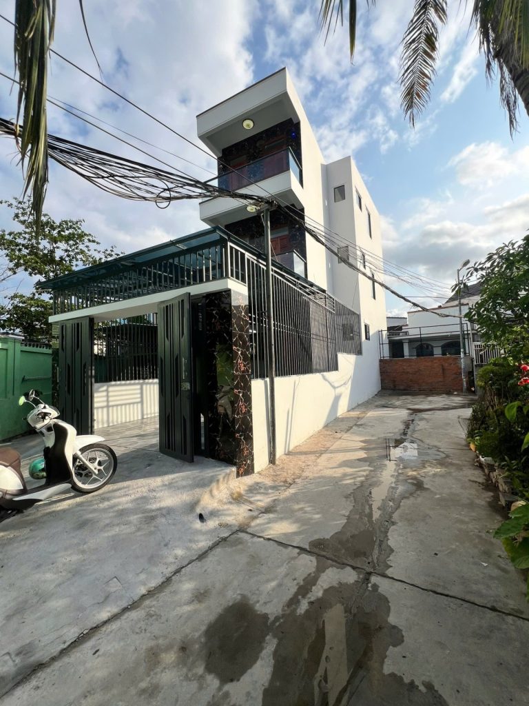 Nhà 3 tầng tổ 12 Lư Cấm, Ngọc Hiệp, Nha Trang 94m², 4 phòng ngủ, sân đậu ô tô - ảnh 1