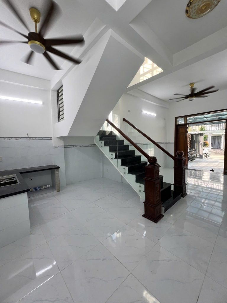 Nhà 3 tầng tổ 12 Lư Cấm, Ngọc Hiệp, Nha Trang 94m², 4 phòng ngủ, sân đậu ô tô - ảnh 3