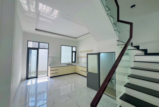Nhà 3 tầng đường Cù Lao Trung, Bắc Nha Trang 74,8m², ngay Tháp Bà, đang cho thuê
