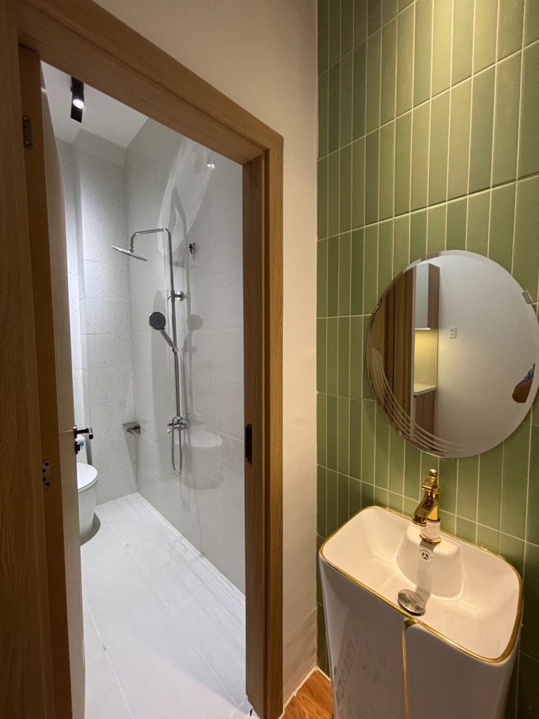 Nhà 3 tầng góc 2 mặt tiền đường Quốc Tuấn, Nha Trang 28m², cách Lê Hồng Phong 200m - ảnh 1