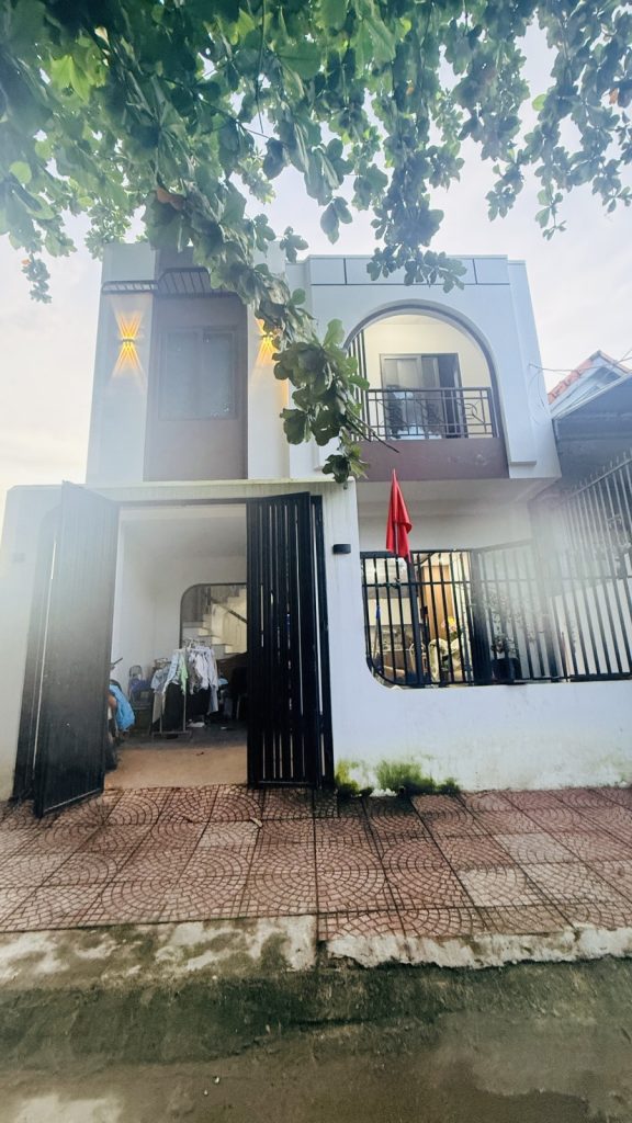 Nhà 2 tầng Diên An, Diên Khánh 70,9m² ngang 7m, có sân để ô tô - ảnh 1