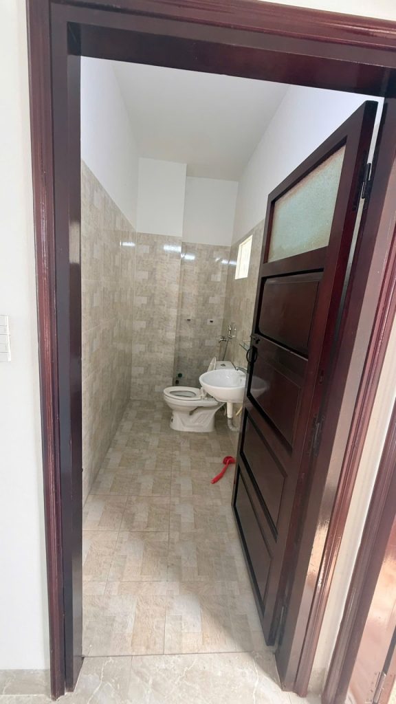 Nhà 4 tầng đường Cù Lao Trung, Bắc Nha Trang 71,8m², sân thượng view biển - ảnh 1